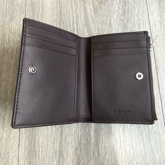 💕💟NWT COACH HEART PRINT BIFOLD WALLET SIGNATURE CANVAS LIMITED EDITION💕💟 - Picture 8 of 16